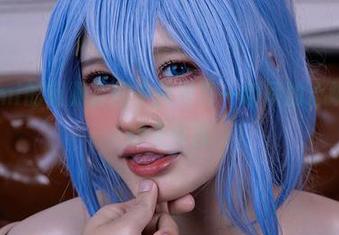 在Azami的制服套图中找寻那一瞬间的心跳,真是妙不可言