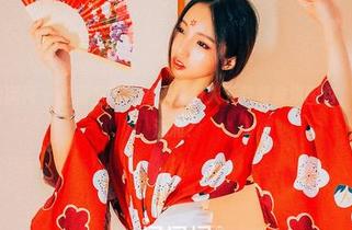 GIRLT果团网 – 校园里有人喝水,有人下载莫雅淇图包,哪一种更滋润?