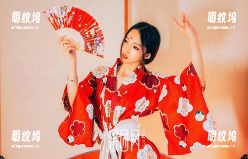 GIRLT果团网 - 校园里有人喝水，有人下载莫雅淇图包，哪一种更滋润？