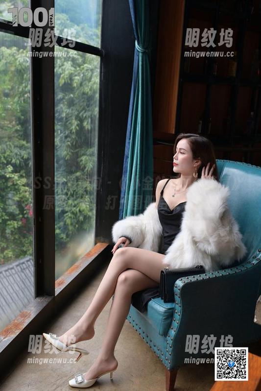 IESS异思趣向 - 《小金的爱丽丝梦境》：原图之迷，打开图册后发现奇遇！