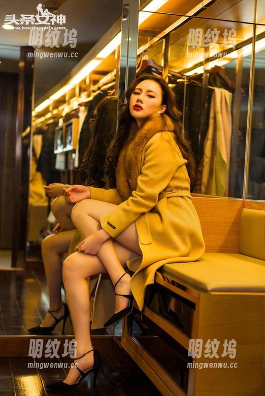 TouTiao头条女神-杨漫妮baby TouTiao头条女神 - 原图魅力无限,杨漫妮baby的纯白写真带我体验了一把‘清纯’的定义。