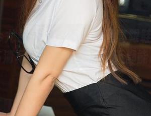 UGirls尤果网 – 这不是普通高跟鞋,张栩菲的高清写真让你下载后每天都能感受一下“天妇罗”?