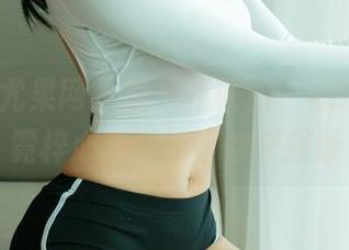 UGirls尤果网 – 摸一摸蕾丝,心跳加速!霓梓心写真集等你来探索