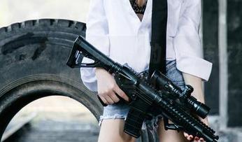 UGirls尤果网 – 颜亦汐的私房连衣裙,暗藏的风骚与幽默!