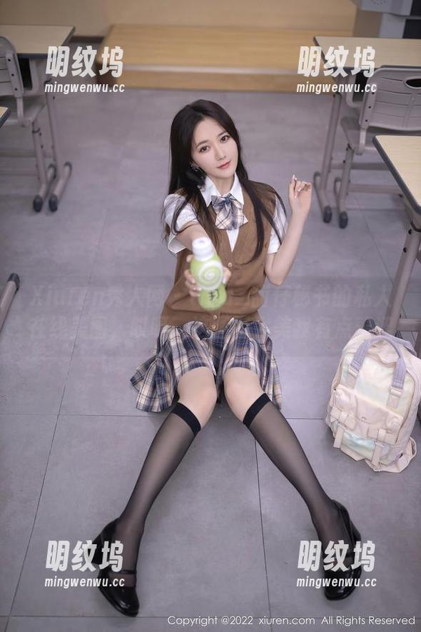 Xiuren秀人网 - tina_甜仔秘书的私人在线美图，哎呀，这画面太美我有点羞涩