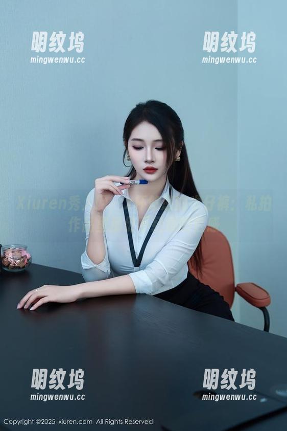 Xiuren秀人网-z杯悠悠 Xiuren秀人网 - z杯悠悠的牛仔裤:私拍作品里那份不经意的性感