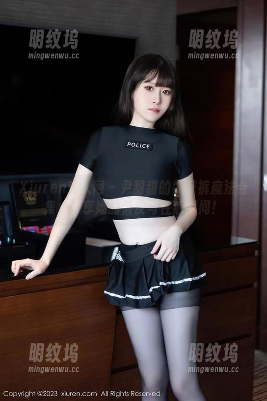 Xiuren秀人网 - 尹甜甜的牛仔裤魔法合集，分享她的俏皮与性感瞬间！