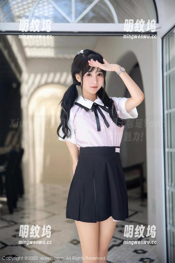 Xiuren秀人网 - 牛仔裤套图王馨瑶Yanni来袭，无圣光只剩真实的魅力！
