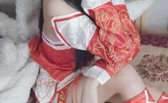Yuna(윤아)带你在线游历油亮世界，发现无限资源与光泽！
