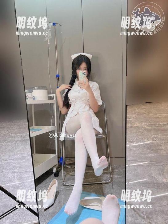 at鲨鱼的图包：那一瞬间，无圣光与套装的绝妙碰撞！