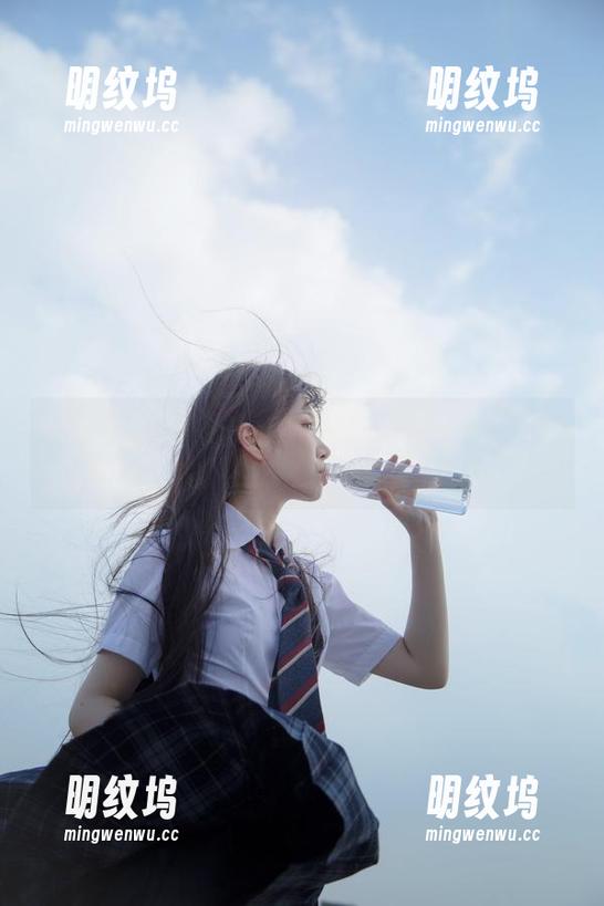 fushii_海堂 fushii_海堂的极探侦道:私拍图集中藏着的古怪表情!