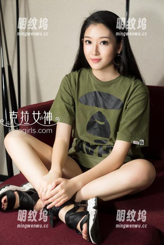 克拉女神-凌雪 克拉女神 - 美脚诱惑:看凌雪如何玩转写真艺术