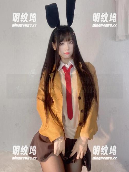 十万口草莓粥粥 微密圈 - 十万口草莓粥粥的纯白写真时光,漫步在阳光里就能感受到的粉嫩世界