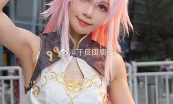 千反田鹿子泳池写真，免费送！下载后别忘了冲个澡！