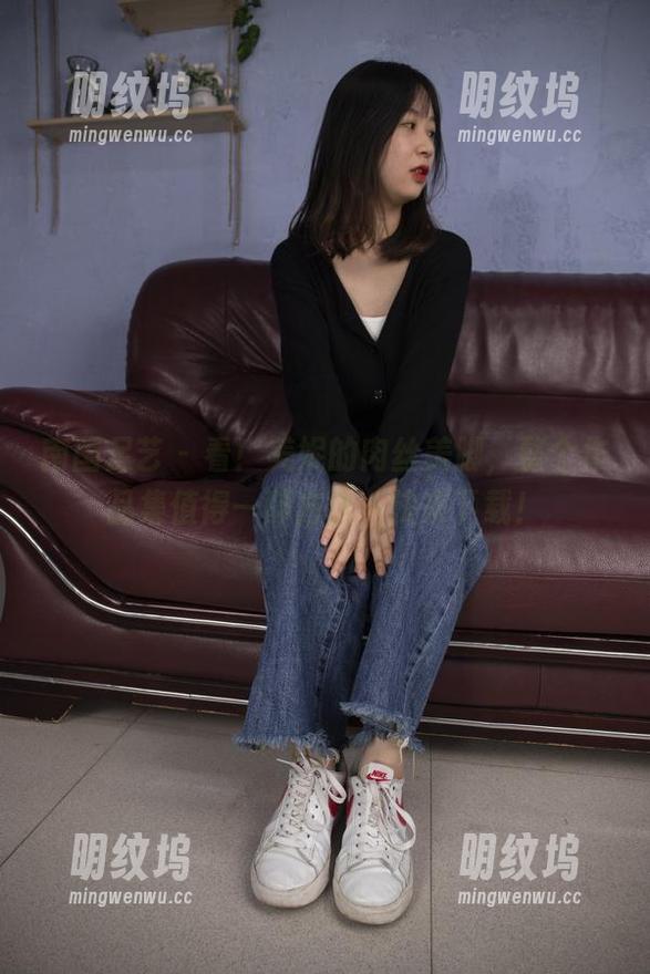南国足艺 - 看！美妮的肉丝美脚，整个作品集值得一醉方休，快来下载！