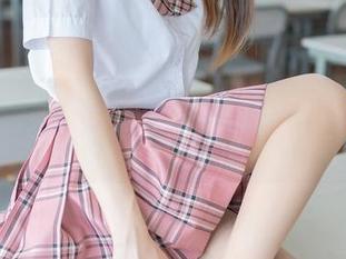 白袜JK制服合集——在喵糖映画里免费享受青春的调皮与欢乐!