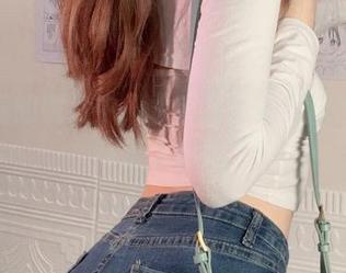 在嘎潼的照片中,水手服也能穿出时尚感,简直太惊艳了!