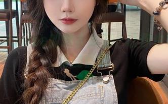 大肉丸Amiee的睡衣美图:让你也想偷一身的慵懒