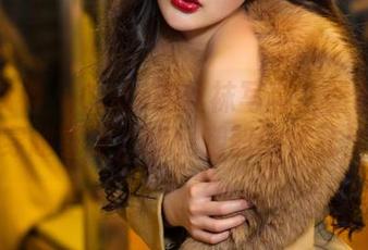头条女神 – Coco的丝袜写真:跟我一起穿越时空,感受腿部的优雅!