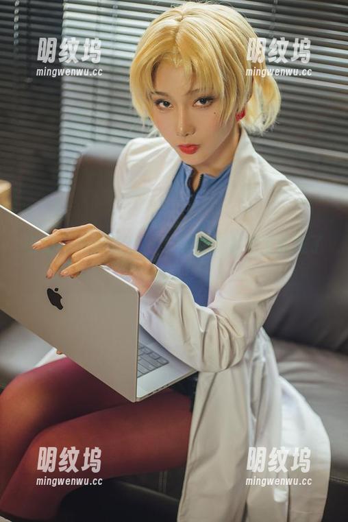 如月灰 当如月灰遇到女神,她的作品下载就成了必然!