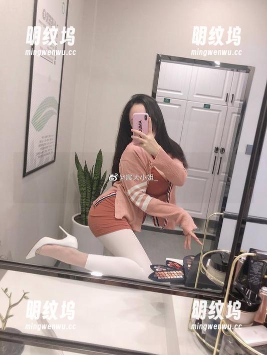 宸大小姐 微密圈 - 宸大小姐披上甜蜜,定制写真让你心跳加速!