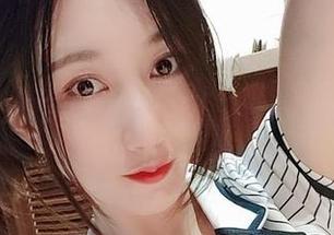 微密圈 – 小玉吃果冻黑丝：高清照片中藏着的小秘密，快来一探究竟！