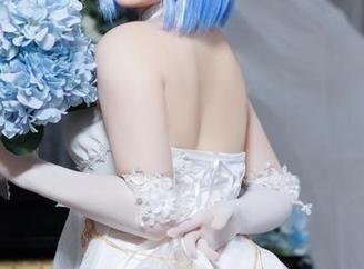 屿鱼带你飞:照片里蓝色兔女郎的隐秘幻想