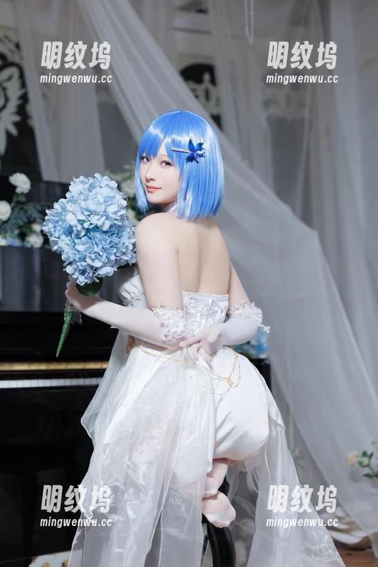 屿鱼 屿鱼带你飞:照片里蓝色兔女郎的隐秘幻想