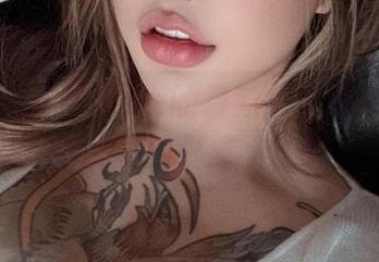 微密圈 – 希希Gina的最新护士写真：照片中隐藏的那些小秘密