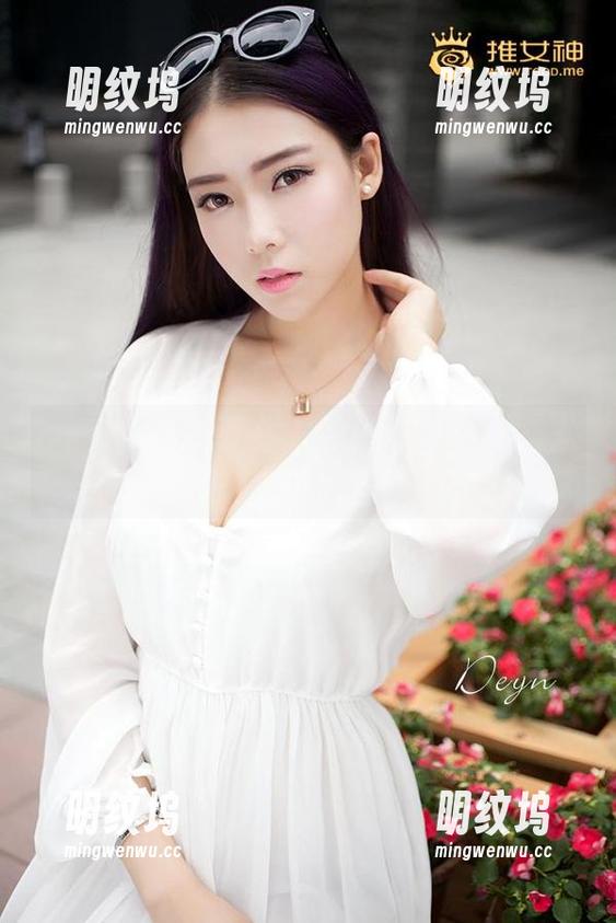 推女神 - 泳衣写真大揭秘：杨上萱把阳光藏进了箱子里
