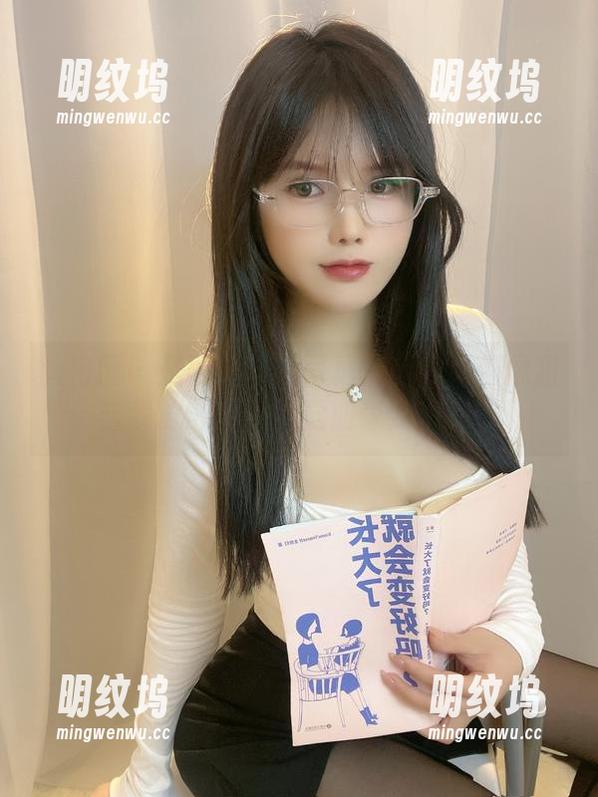 是可馨吖 微密圈 - 是可馨吖的写真:每一张都像狙击我的心脏,感觉血管要爆了!