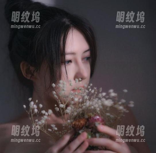 樱晚gigi 樱晚gigi写真合集:逆光红蝶好似心里藏着的那点暖意。