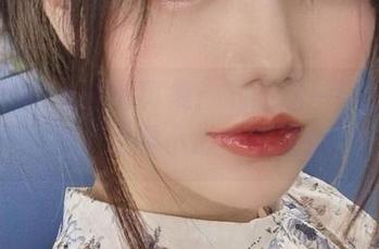 洛可ss的丝袜写真集:下载这一瞬间的美好,但要小心自控哦!