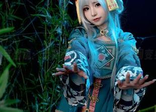 爆机少女喵小吉出镜:免费职业装照片让你瞬间变身职场女王!