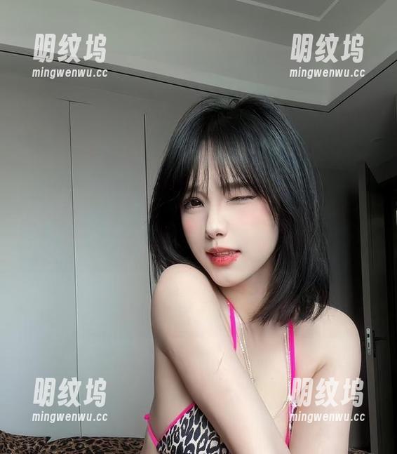 微密圈 - 那份私房写真里的夺命紫色，琳铛铛的蕾丝套装似乎藏着深不见底的魅惑。