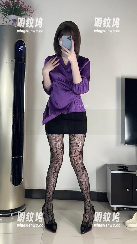白龙猫女 微密圈 - 白龙猫女放飞自我:裸足写真合集,给你一个轻松的周末!