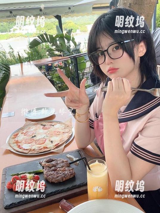 眼酱大魔王w 高清画质下的眼酱大魔王w,30D黑丝让人移不开眼