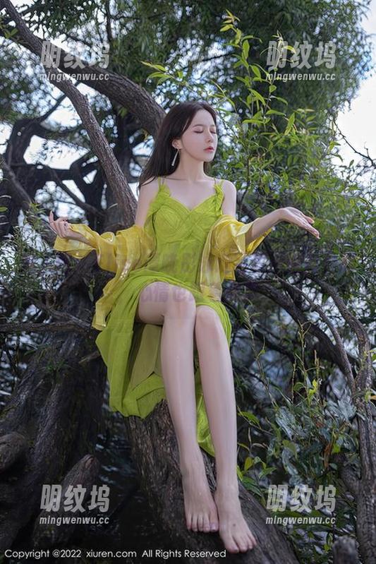 秀人网-Elise谭晓彤 秀人网 - Elise谭晓彤泳池写真:温度升高,心情也跟着荡漾