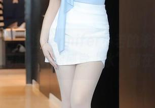 秀人网 – 关注Jennifer小若的泳池写真集,高清画质让你感觉“水”都在自拍!