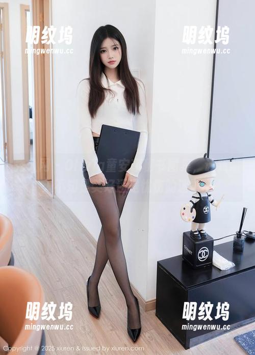秀人网 - Olivia童安琪秘书图集，让我陷入不知是美好还是忧伤的迷雾中