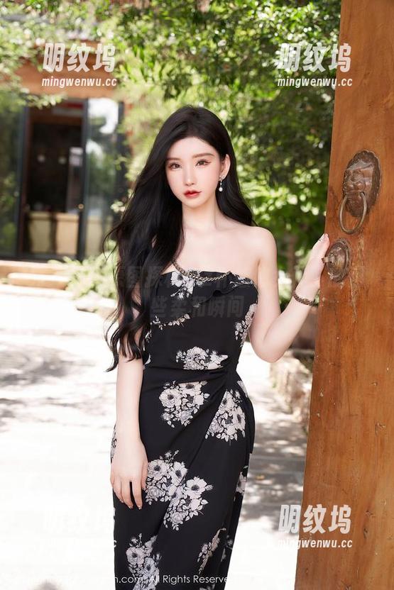 秀人网 - 原图探秘：z杯悠悠女仆下的那些柔和瞬间
