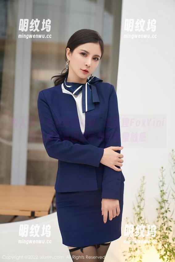 秀人网 - 从发尾到心尖，孟狐狸FoxYini双马尾写真图集带来的甜蜜触感