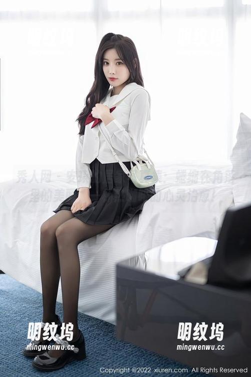 秀人网 - 安琪的居家写真集：蜷缩在角落里的美丽，一杯热咖啡的心灵治愈！