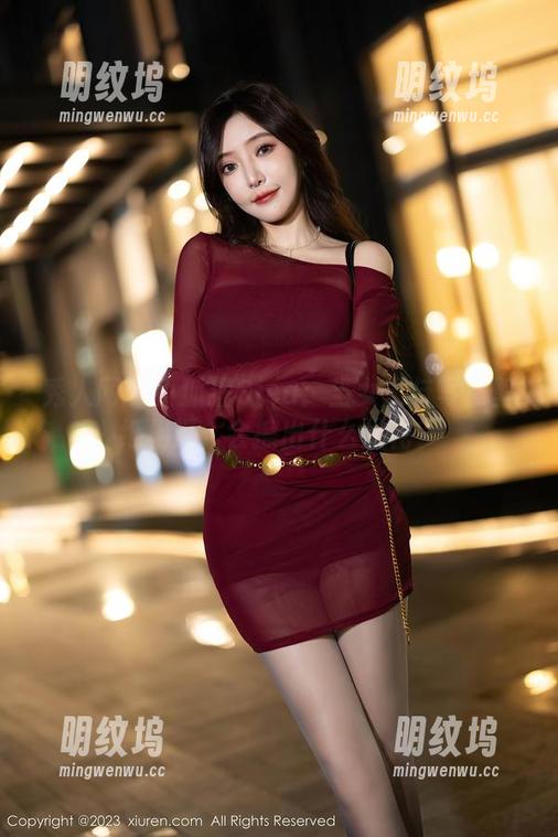 秀人网 - 小狐狸Sica：当女王与写真壁纸相遇，会擦出什么火花？
