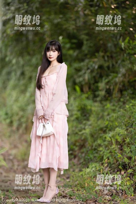 秀人网 - 办公室的米妮大萌萌：写真集里的探索，原图极致诱惑！