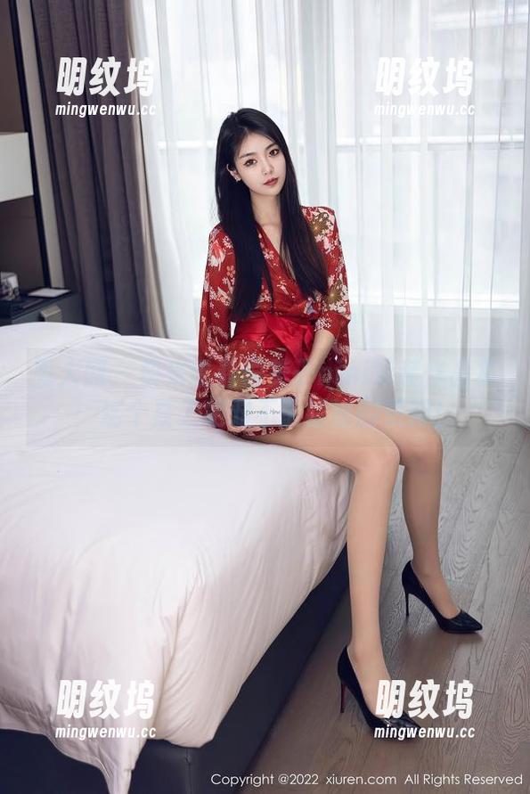 秀人网 - 快来看看糯美子nini泳装作品集：这个夏天绝对不能错过的更新！