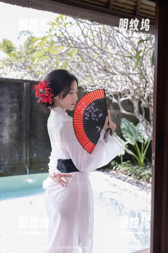 秀人网-美七Mia 秀人网 - 好奇心满满:美七Mia的学姐写真原图到底有什么秘密?