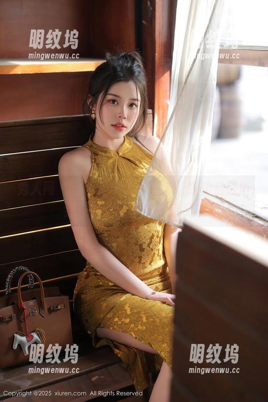 秀人网-艺轩 秀人网 - 艺轩的旗袍作品,让我仿佛能听到衣料的低语与轻轻叹息