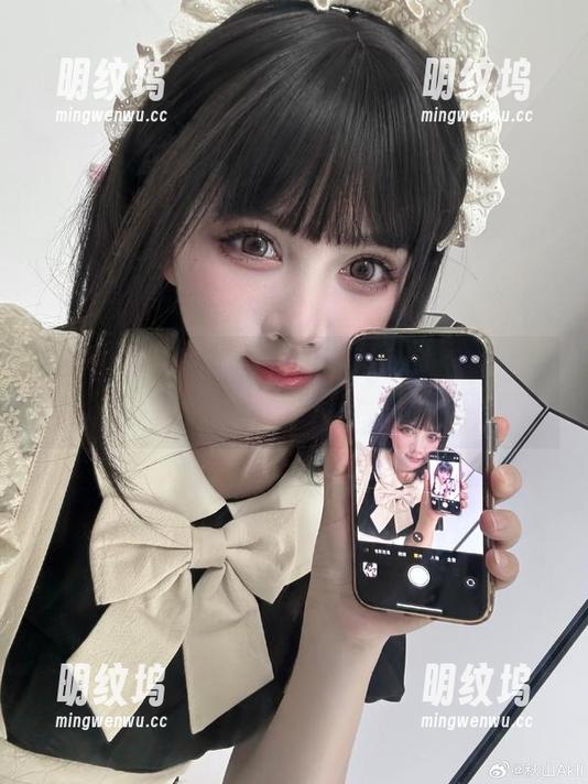 秋山AkI短裙图集：高清尽显风情，色气满分！