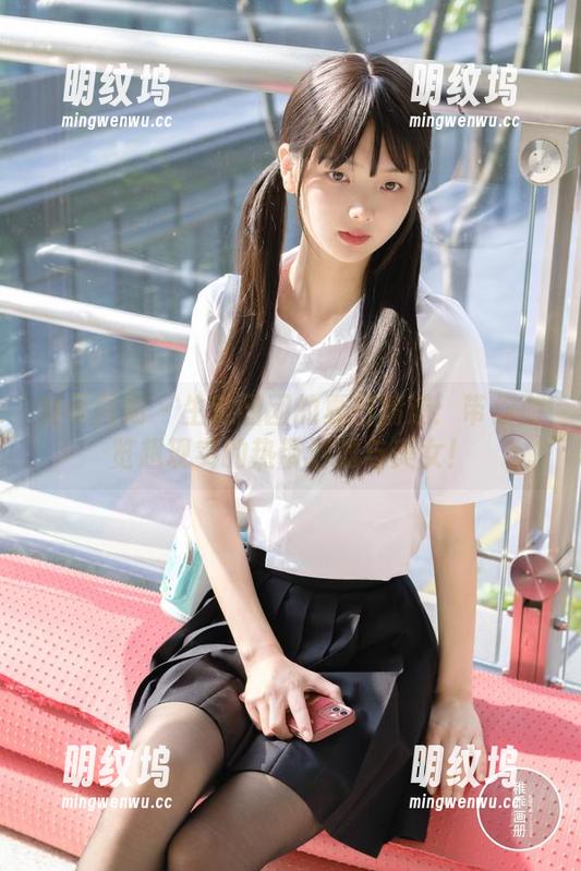 稚乖画册 - 生煎团团的夏日精选：带你游览超现实的热带沙滩与美女！